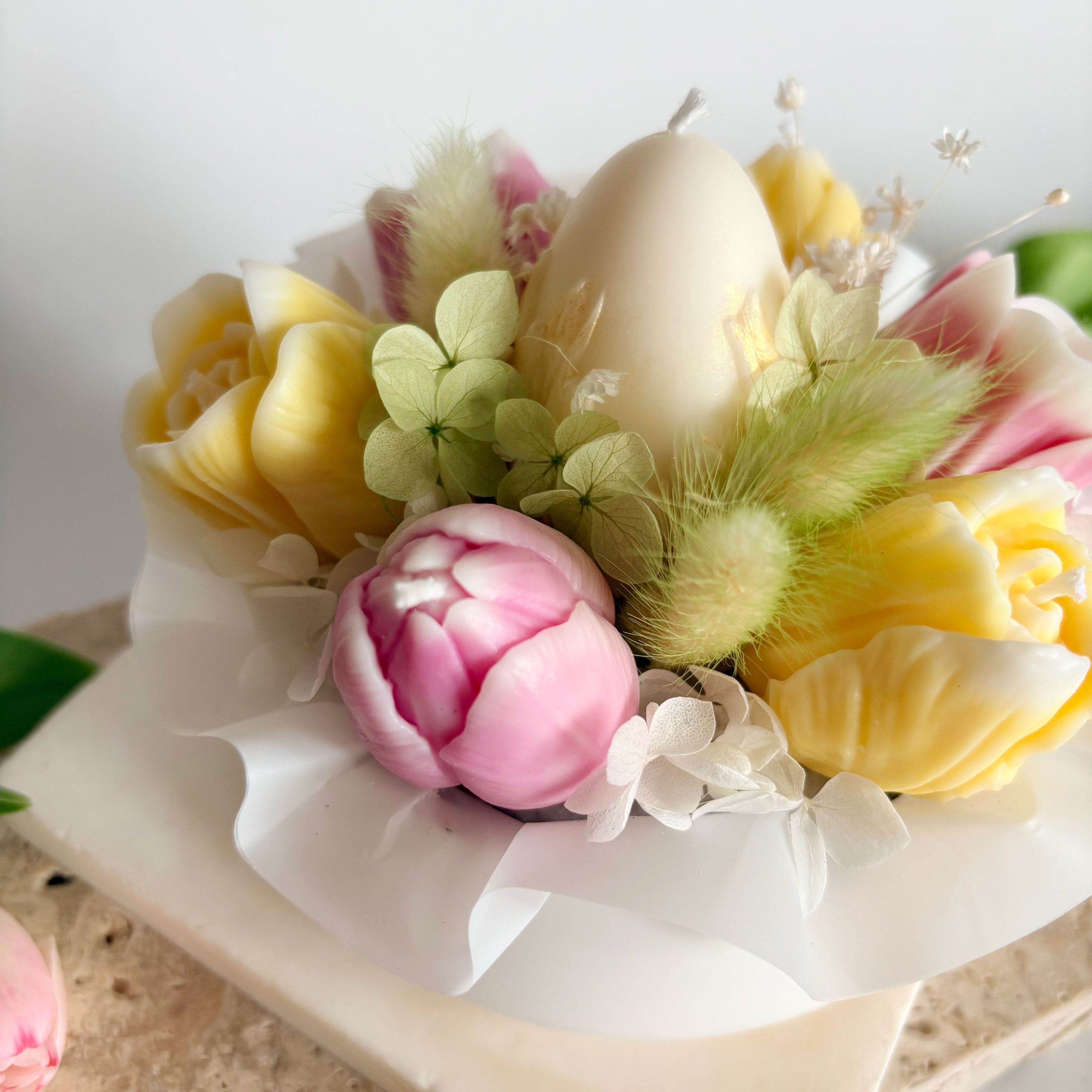 Ovelia – aranjament floral parfumat de paște cu lalele și ou - imagine 5