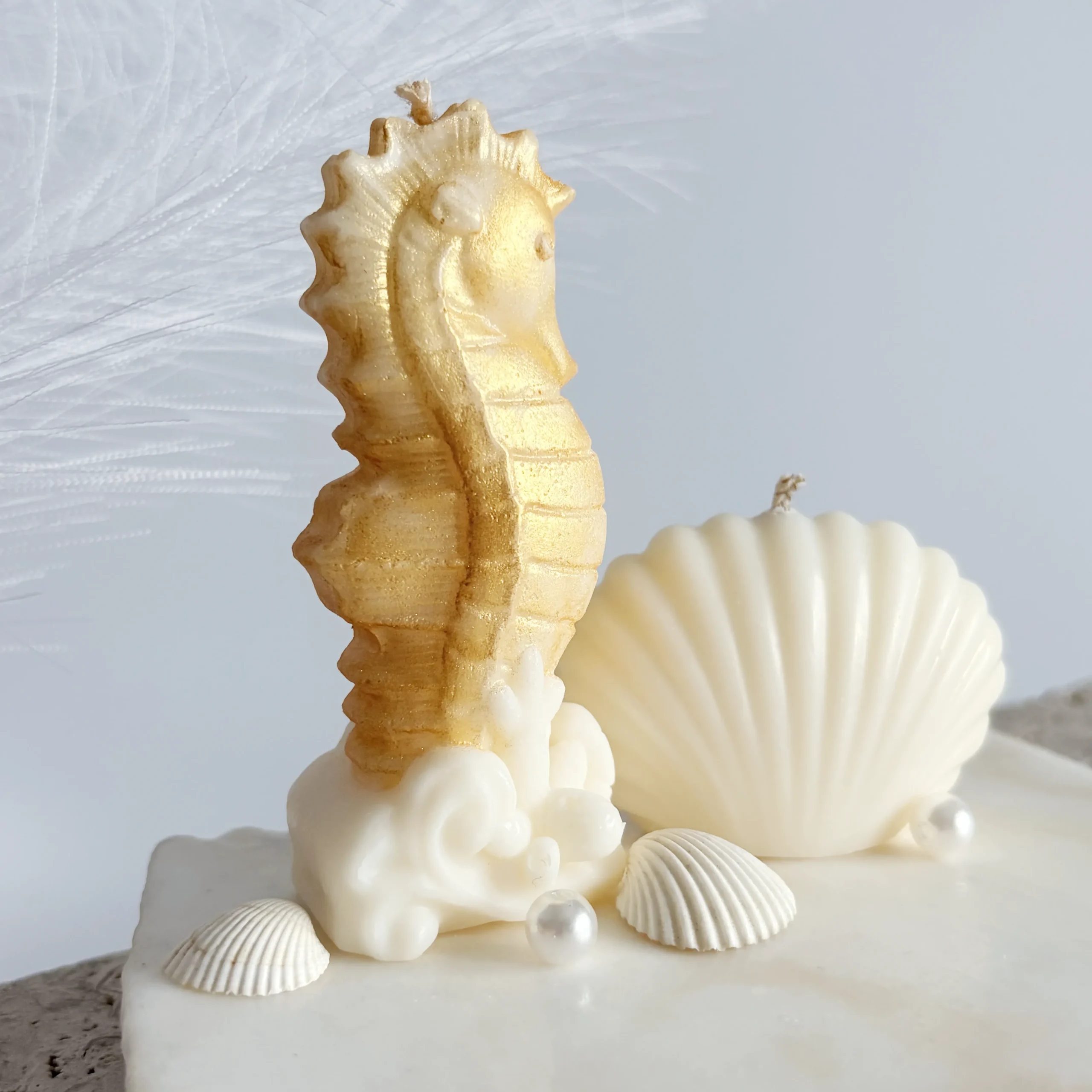 Cadou lumânare parfumată decorativă - Căluț de mare auriu - lumânări marine, colecția Oceania