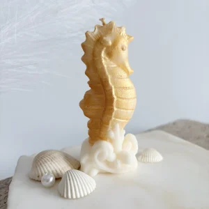Vedere laterală căluț de mare lumânare parfumată decorativă - Tu Ești Magie